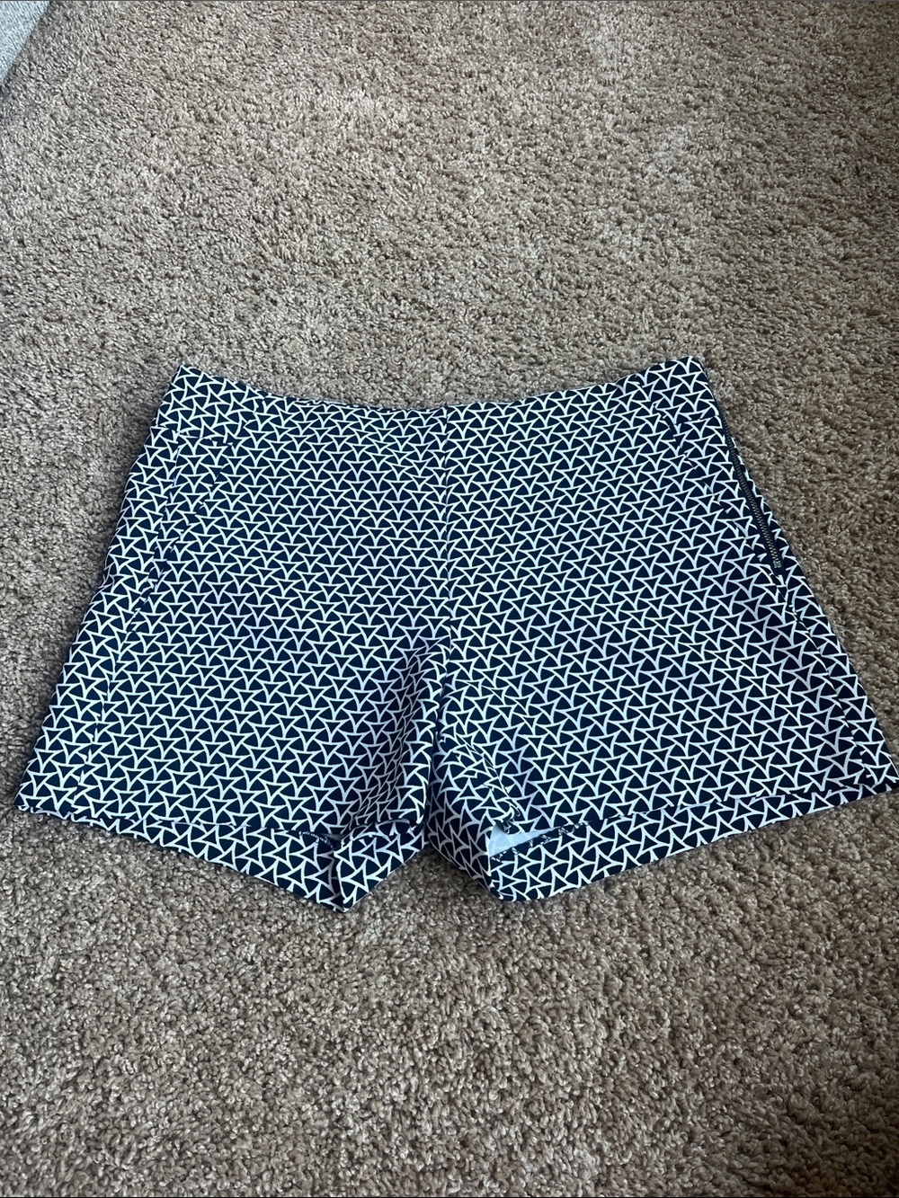 Banana Republic Navy and White Geometric Print Shorts Size 4